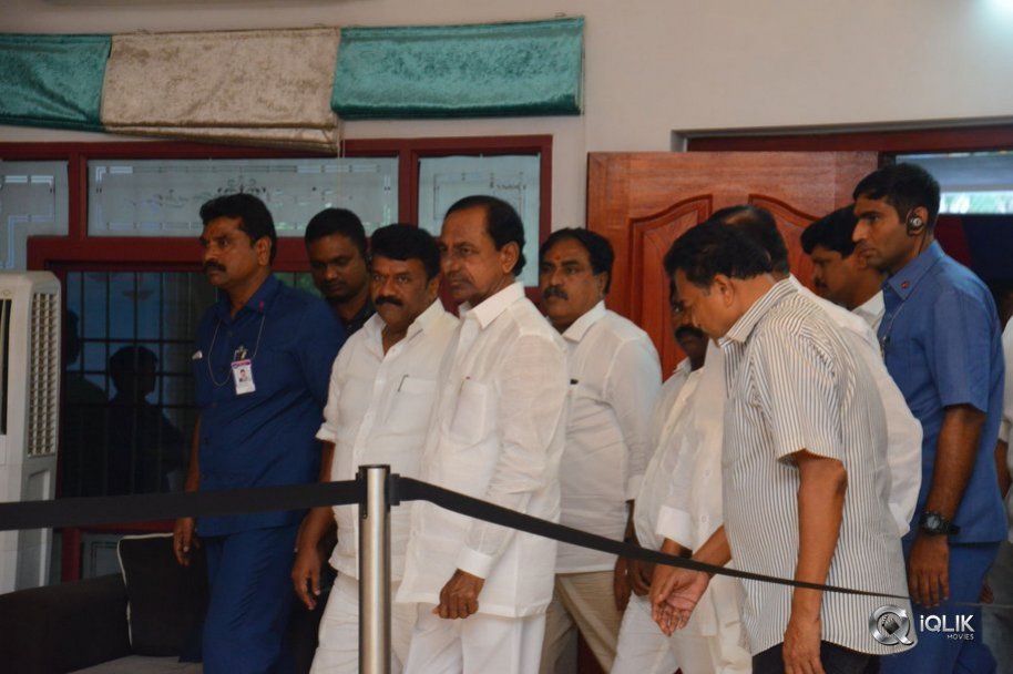 Celebrities-Pay-Homage-to-Vijaya-Nirmala-Garu